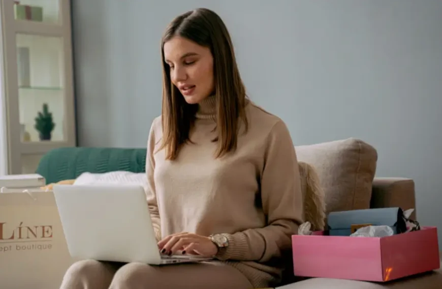Why More Shoppers Are Buying Traditional Fashion Online